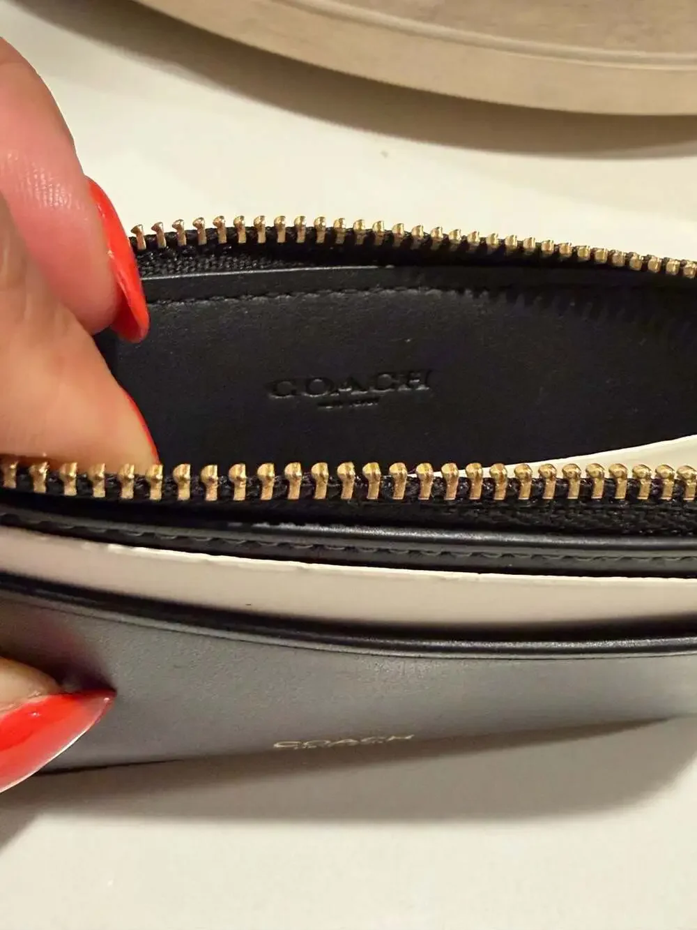 Coach New York Zip Card Case in Black Leather - Picture 4 of 5